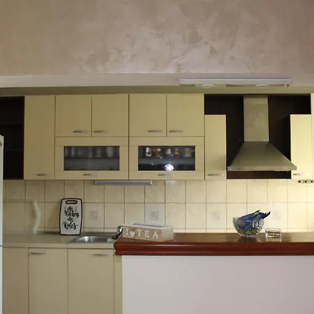 House * 모스타르